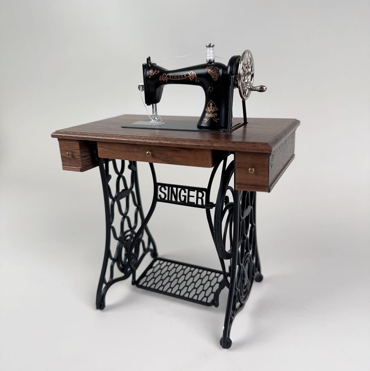 ミニチュア 1/6 レトロミシン 全5色 - メルカリ