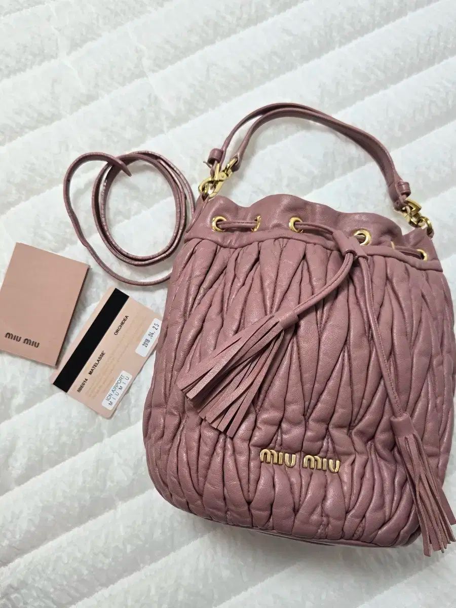 MIU MIU ミュウミュウ マトラッセ バケットバッグ オーキッドピンク