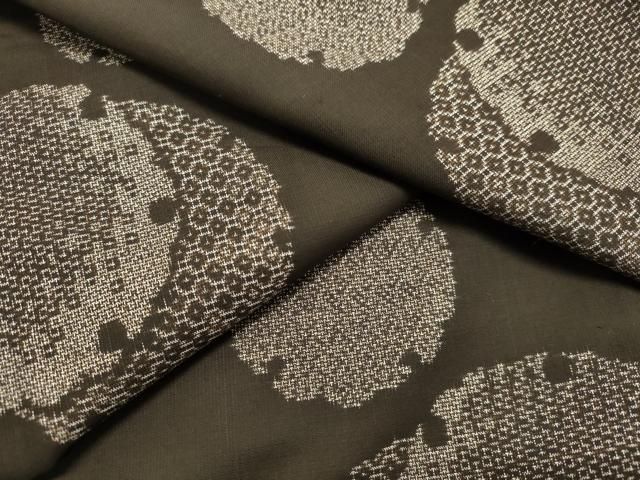 平和屋着物○本場大島紬 9マルキ 地空き 雪輪毬花文 正絹 逸品