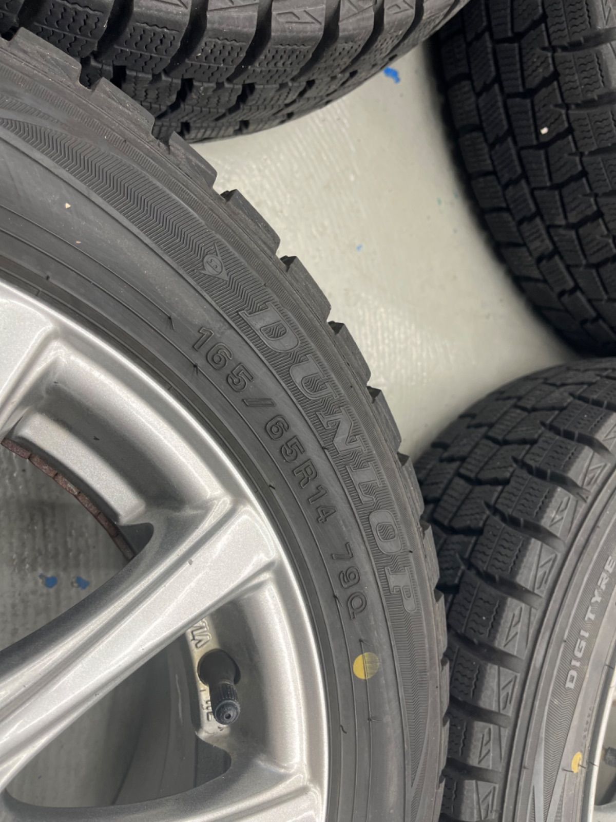 トヨタルーミーカスタムスタッドレスタイヤホイル付き165|65R14