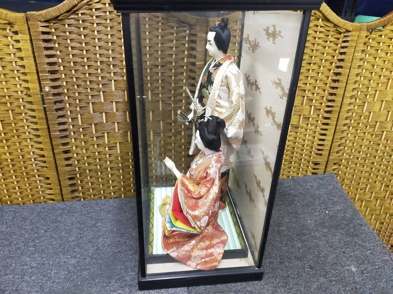 F01-20251024-15 琉球人形 男雛・女雛 ペア ガラスケース入り - メルカリ