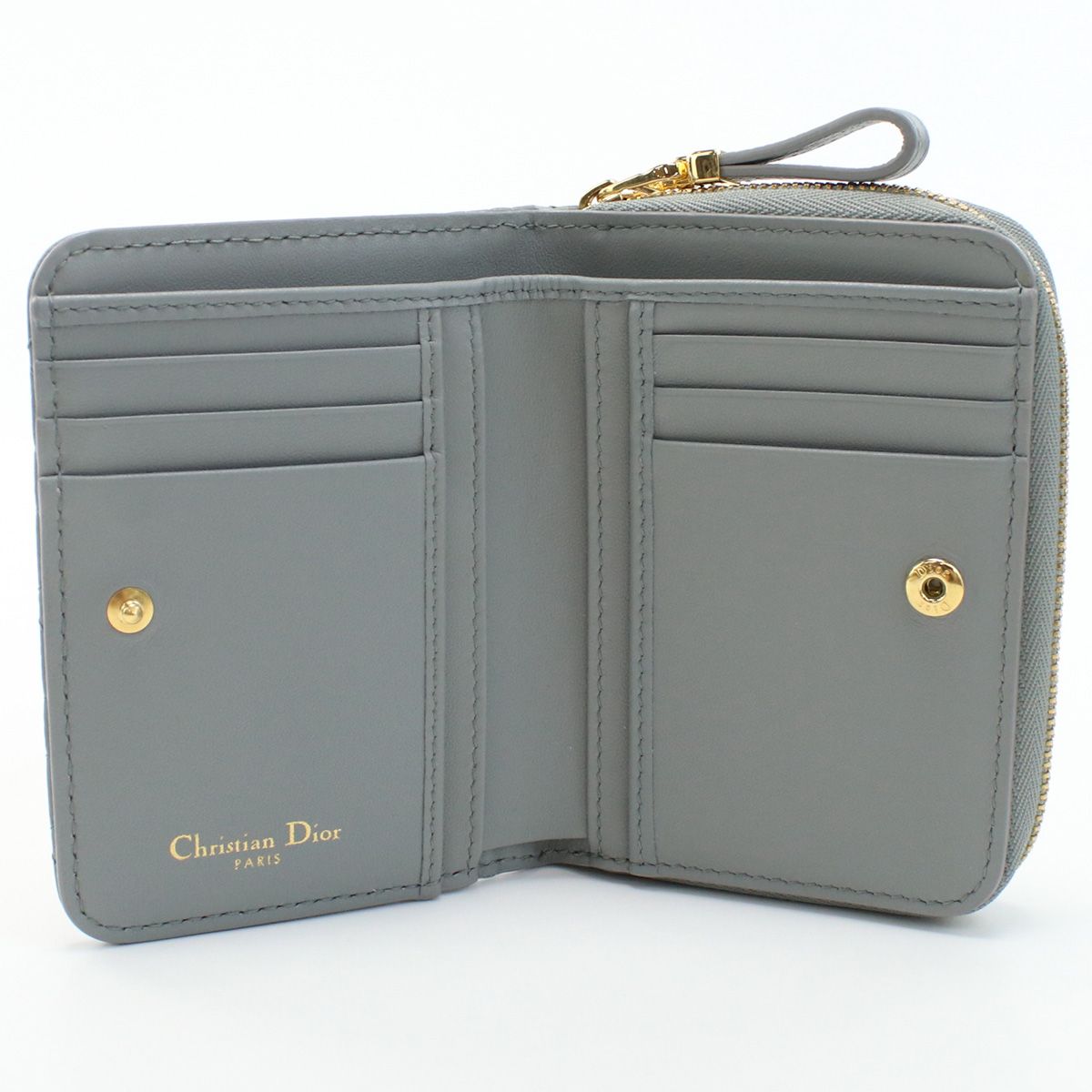 クリスチャンディオール CARO カロ バイフォールド ウォレット カナージュ コンパクト 二つ折り財布 カーフスキン レザー クラウドブルー 青 ゴールド金具 S5032UWHC 箱付 Christian Dior（新品・未使用品）