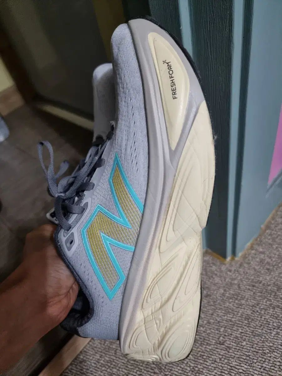 New Balance ニューバランス フレッシュフォーム モアー v5 ランニングシューズ 270