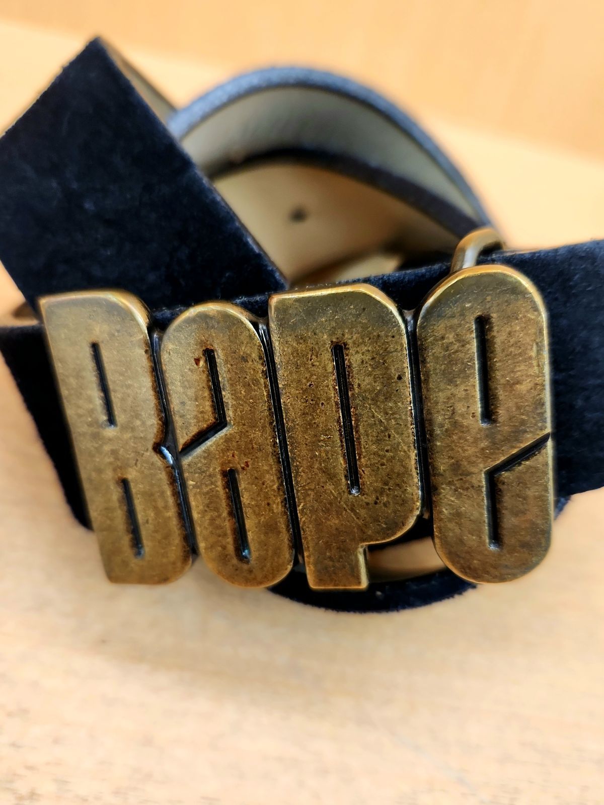 A BATHING APE メタルバックル付き　スエード型押し　レザーベルト A BATHING APE メタルバックル付き スエード型押し レザーベルト
