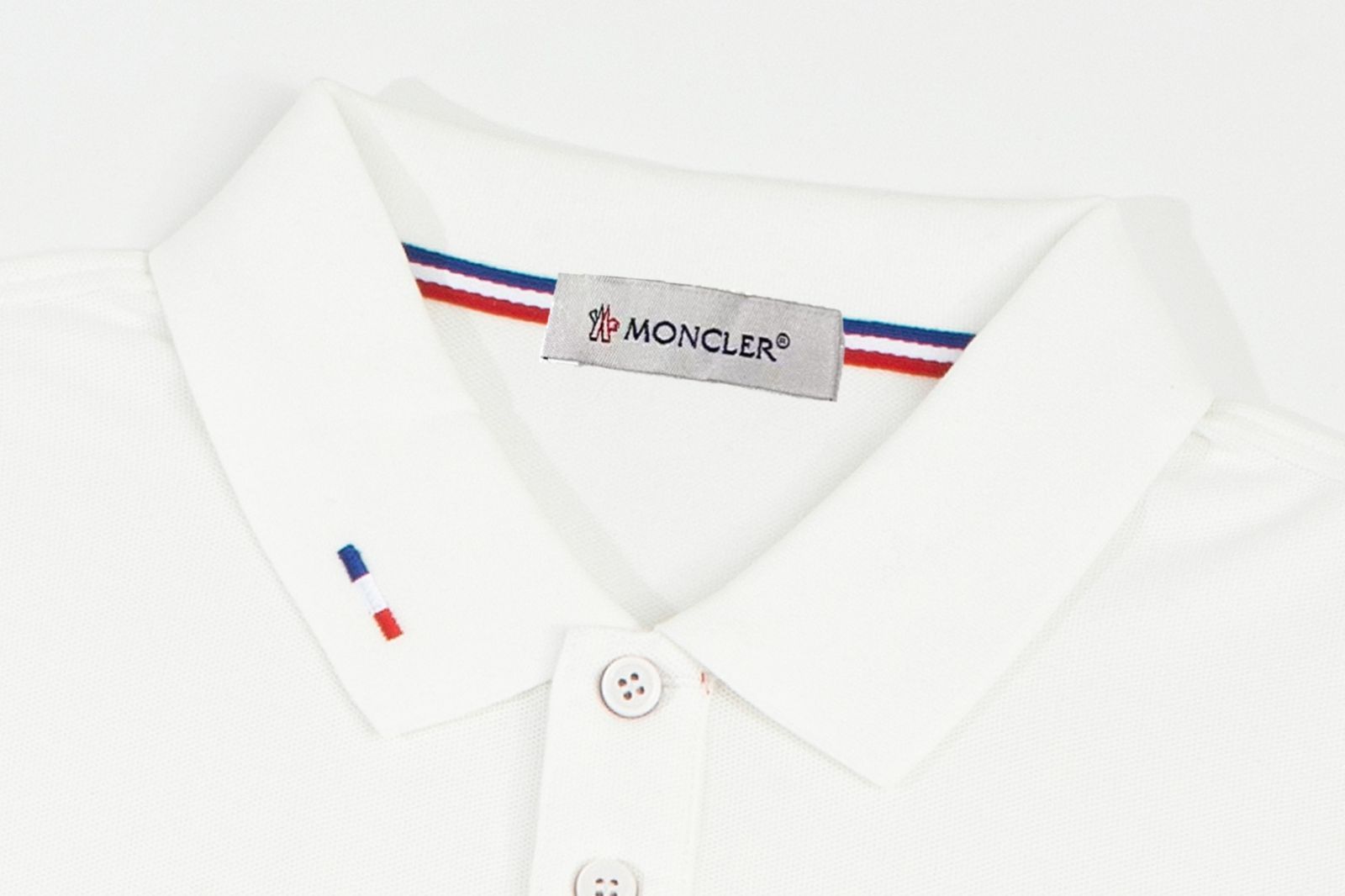 【早い者勝ち】MONCLER メンズ ロゴ ポロシャツ ホワイト Mサイズ 本日限定特価】MONCLER メンズ ポロシャツ ロゴ入り カラー展開