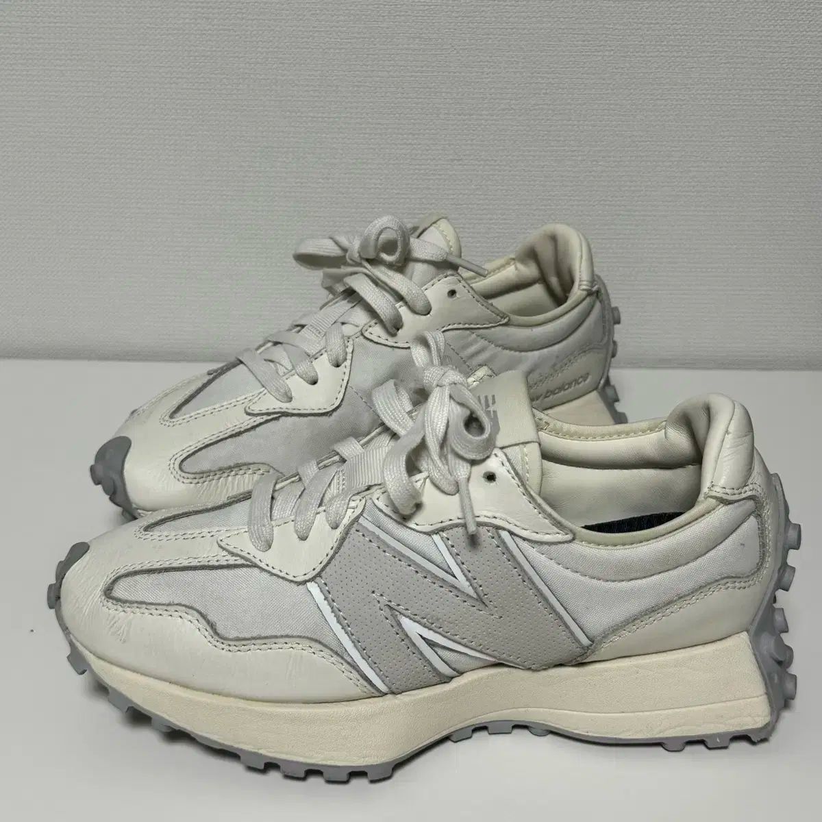 雷市場（ポンジャン）商品韓国直送】New Balance(ニューバランス) 327 シフト 白 スニーカー 245 レディース - メルカリ