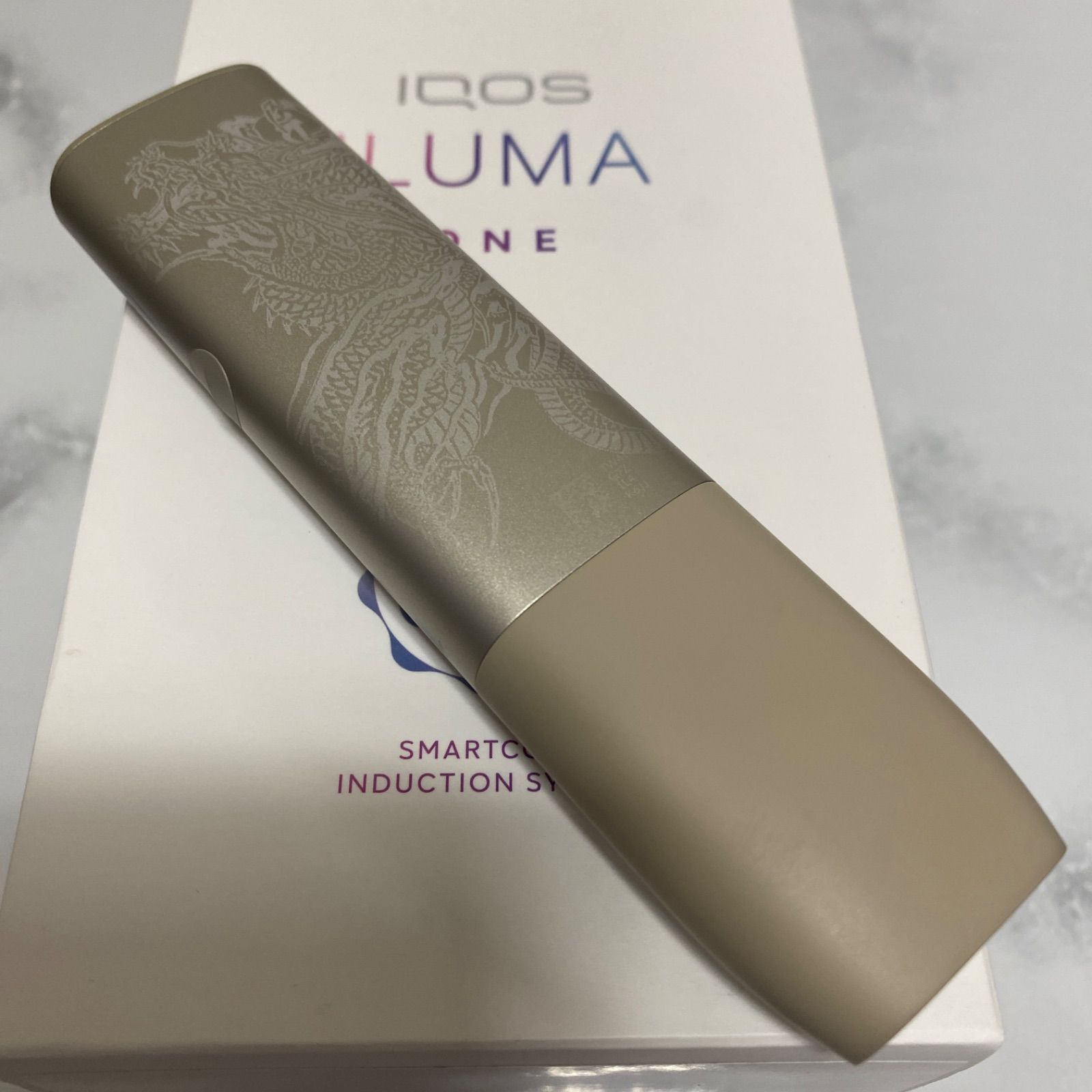 iQOS ILUMA ONE アイコス イルマ ワン レーザー加工 龍 鳳凰 昇り龍 ペブルベージュ 金 和柄 和彫り ドラゴン 不死鳥 オリジナル カスタム  新品 未使用 送料無料 カッコいい かっこいい クール - メルカリ