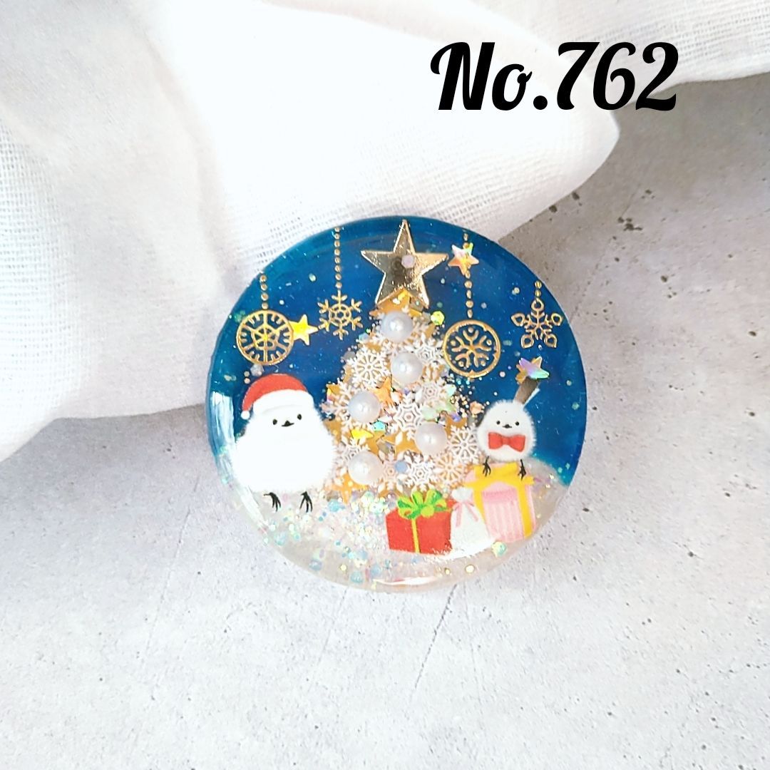 No.762 シマエナガとクリスマスツリー レジンヘアゴム - 彩り屋