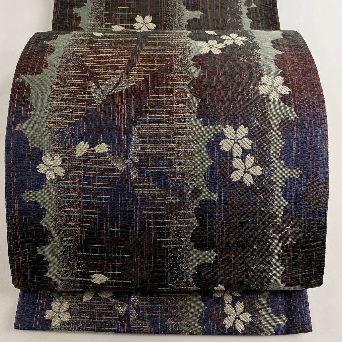 袋帯 名品 落款 時枝洋海 泥染 桜 シルエット柄 箔 青紫 全通 袋帯 名品 落款 時枝洋海 泥染 桜 シルエット柄 箔 青紫 全通