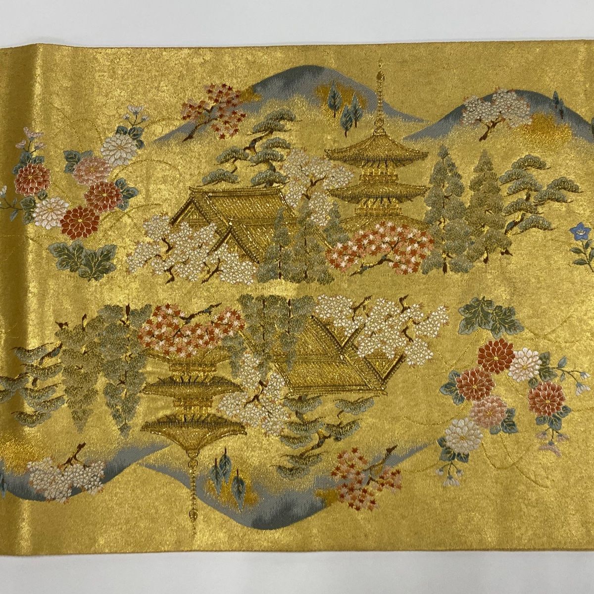 袋帯 美品 逸品 長嶋成織物 落款 瀞金錦 関西仕立て 京風景 雲文 金糸 箔 金色 お太鼓柄 正絹 【中古】 - メルカリ