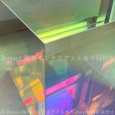 レインボープリズム調 サイドテーブル おしゃれ かわいい インテリア 家具 コーヒーテーブル エンドテーブル アクリル製 透明 虹色 スケルトン センターテーブル MARWIL-DEMENAGEMENTS_CH