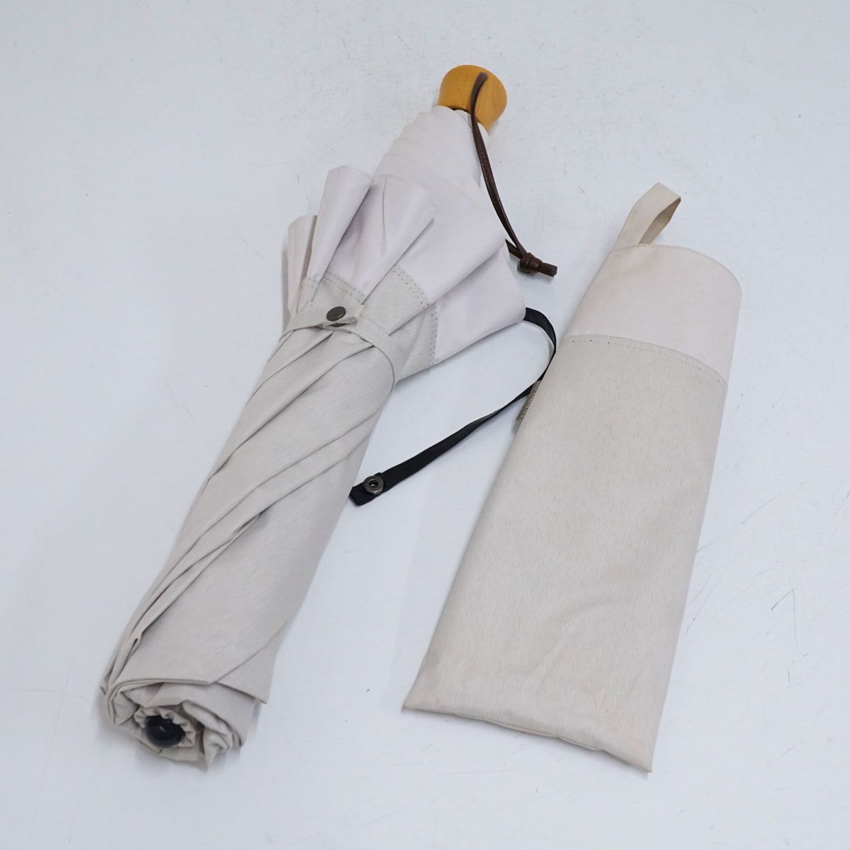 サンバリア100 完全遮光折日傘 USED美品 3段折 コンビ moku