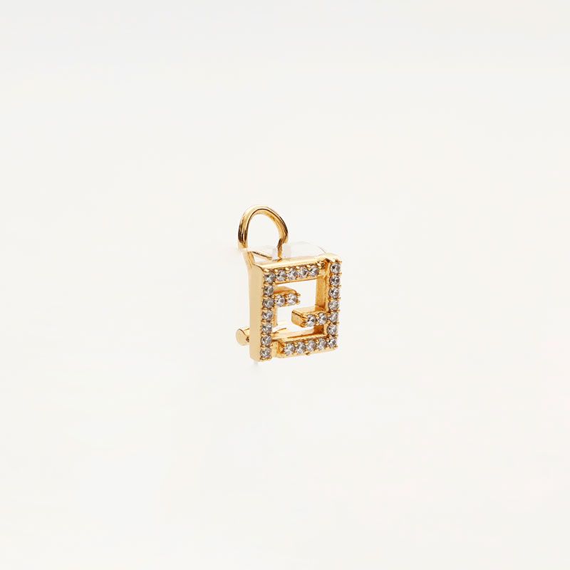 FENDI フェンディ ピアス FFロゴ ラインストーン - メルカリ