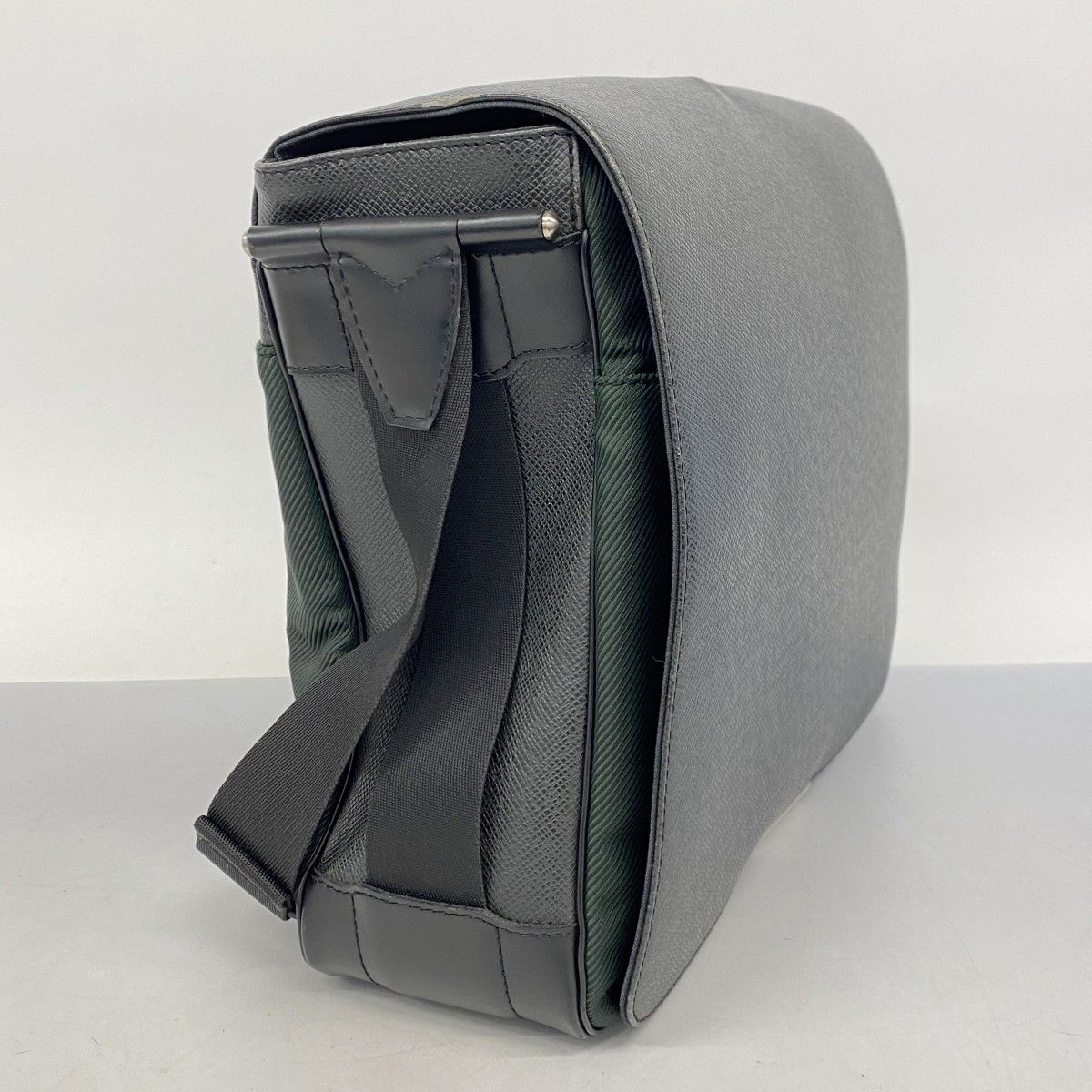 ルイヴィトン タイガ ヴィクトール ショルダーバッグ 25080606