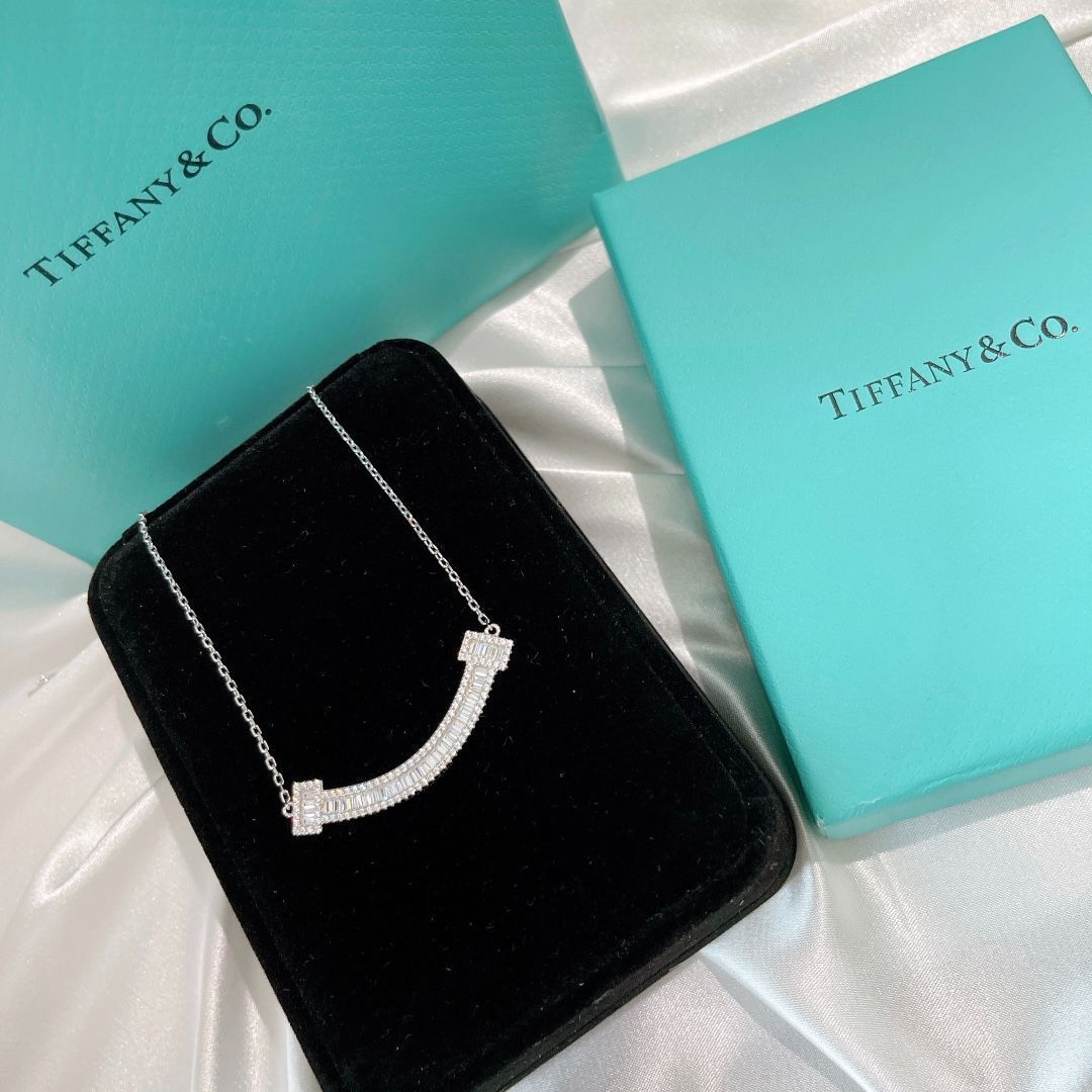 【新品未使用】ティファニー（Tiffany & Co.）クリスタルバー ペンダント ネックレス シルバー