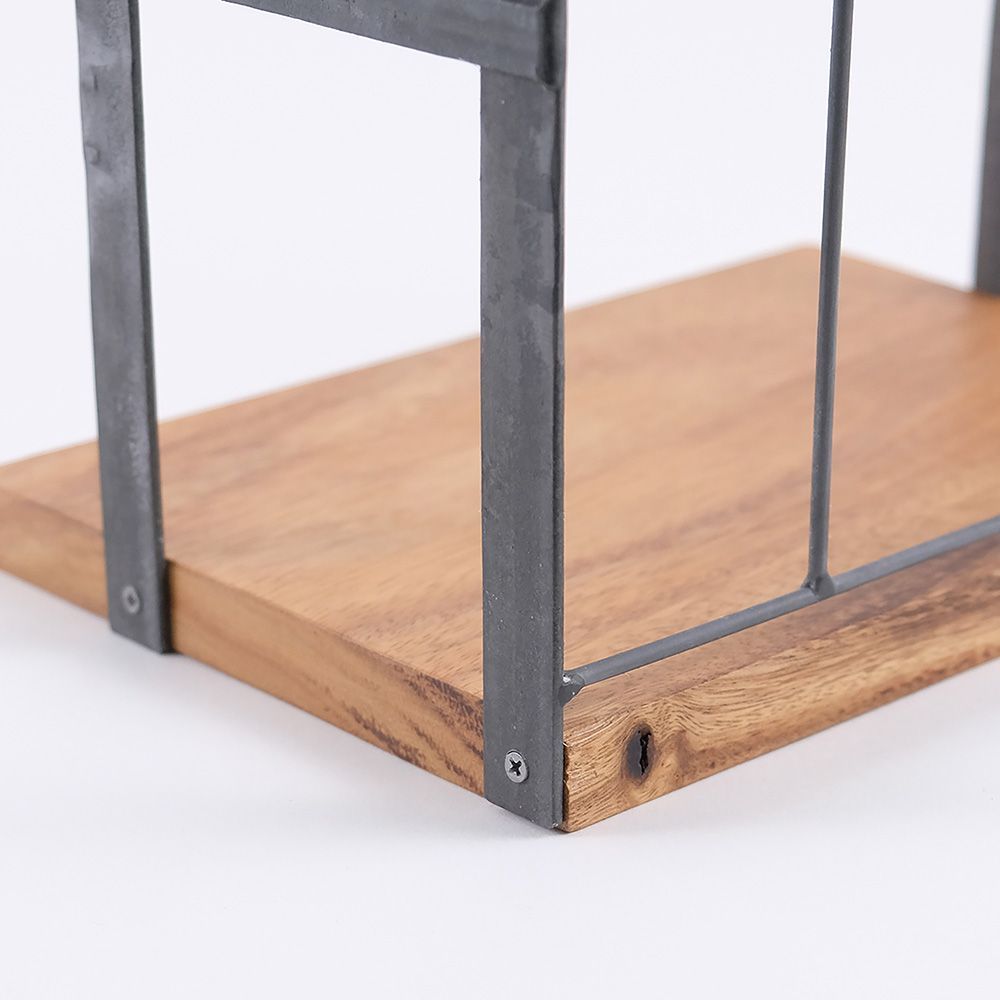 ディスプレイスペースになる窓枠の飾り棚 お気に入りの空間を手に入れるアイテ