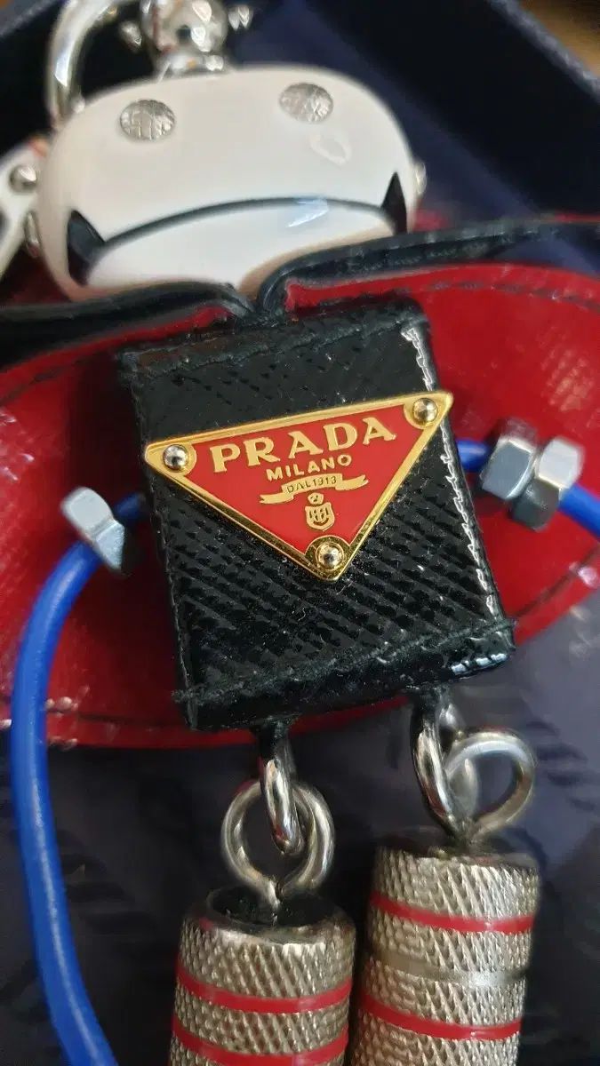 プラダ キーリング サフィアーノ ドラキュラ ロボット トリック 三角ロゴ プラダ キーリング サフィアーノ ドラキュラ ロボット トリック 三角