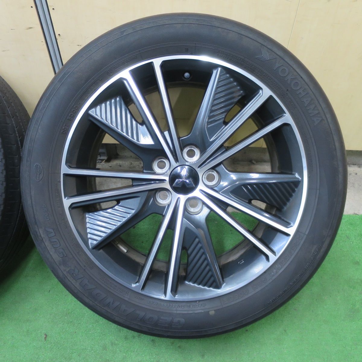 三菱デリカD5（CV1W）純正18インチホイール＋G055 タイヤ4本セット