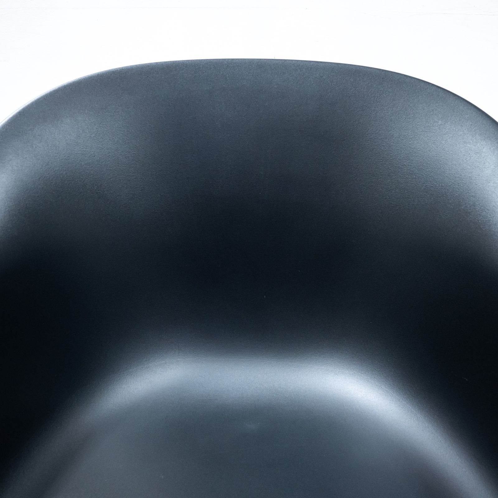 展示品】GUBI グビ Bat Dining Chair Conicbase バット 展示品】GUBI グビ Bat Dining Chair Conicbase バット