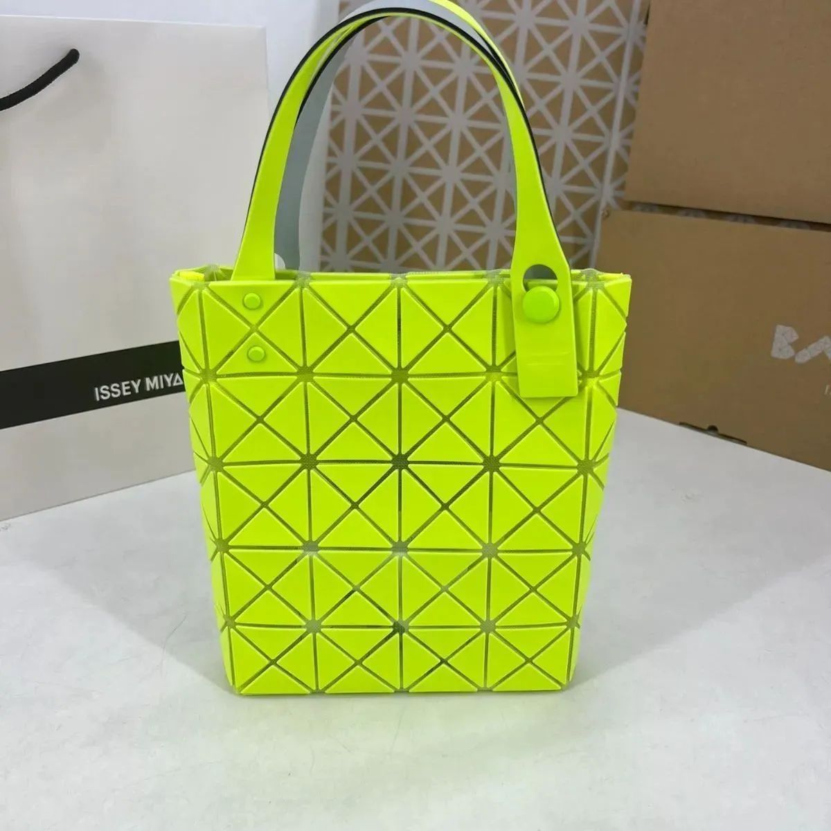 【Issey Miyake】イッセイミヤケ PRISMシリーズ 4×5グリッド ミニトートバッグ