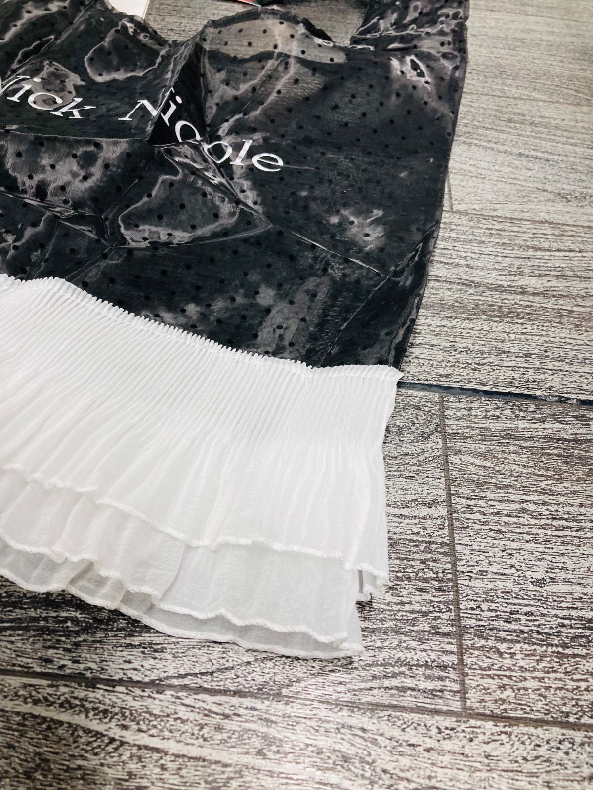 ブラック 生地薄い