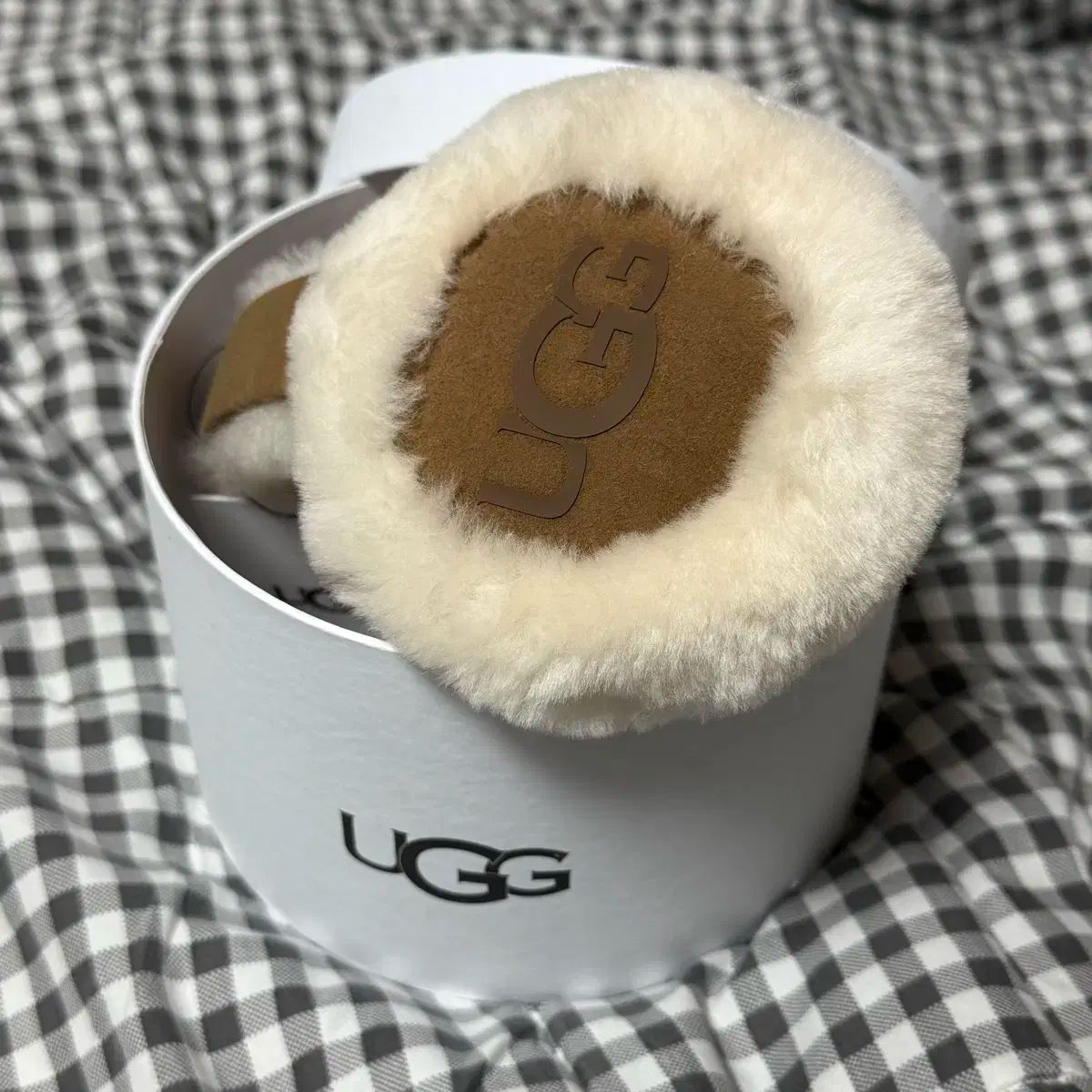 UGG 紐解い イヤマフ チェスナット UGG 紐解い イヤマフ チェスナット