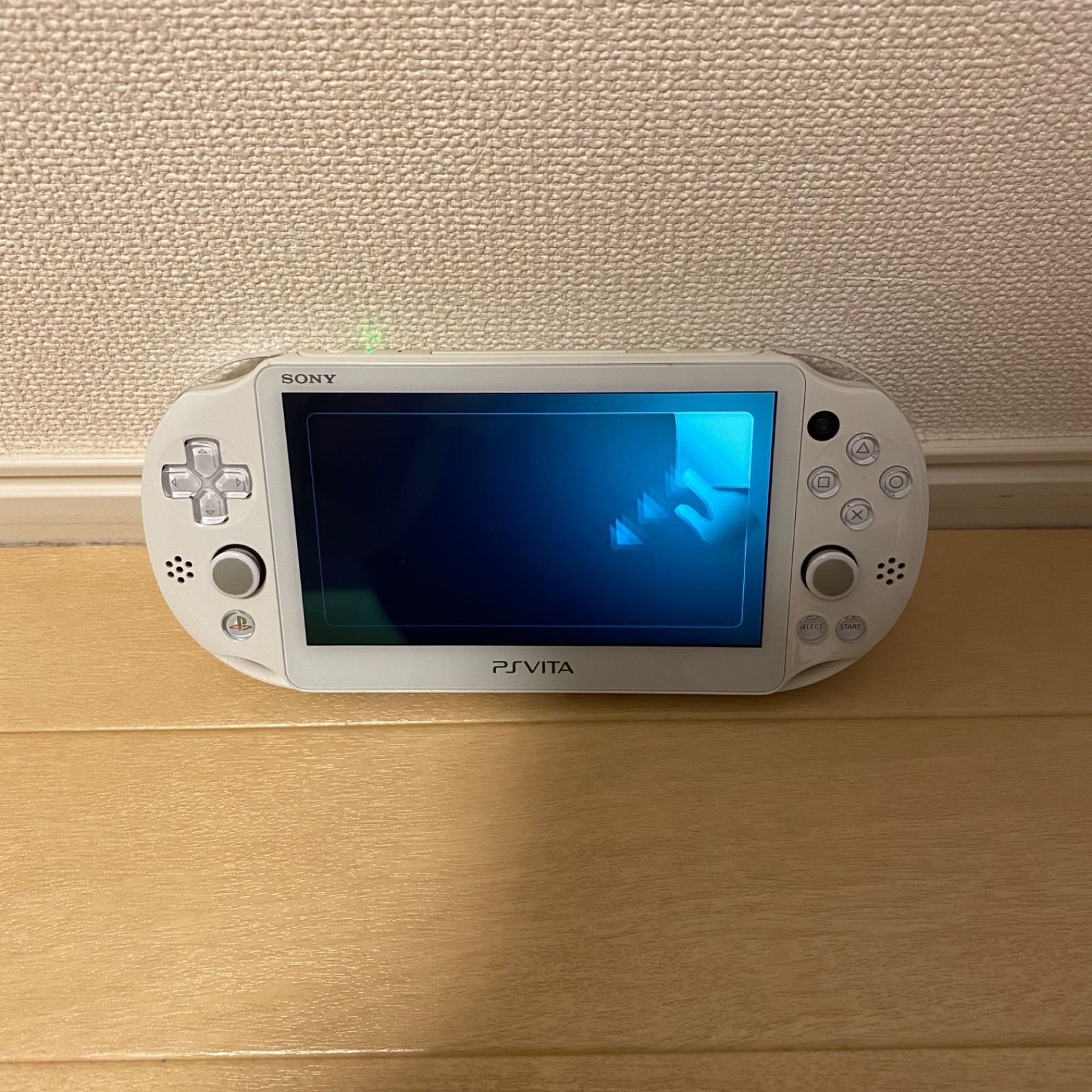 PlayStation®Vita PCH-2000 ホワイト Wi-Fiモデル - メルカリ