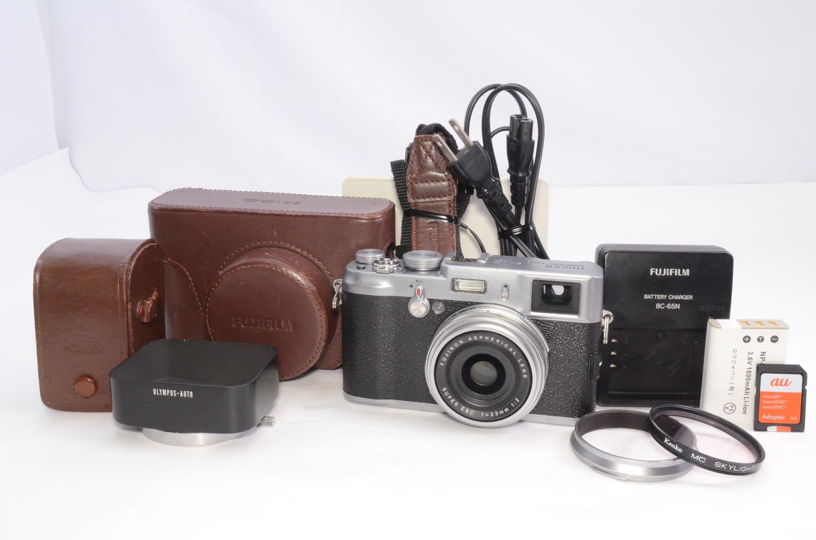 革ケース付き FUJIFILM フジフィルム FinePix x100 シルバー デジタルカメラ
