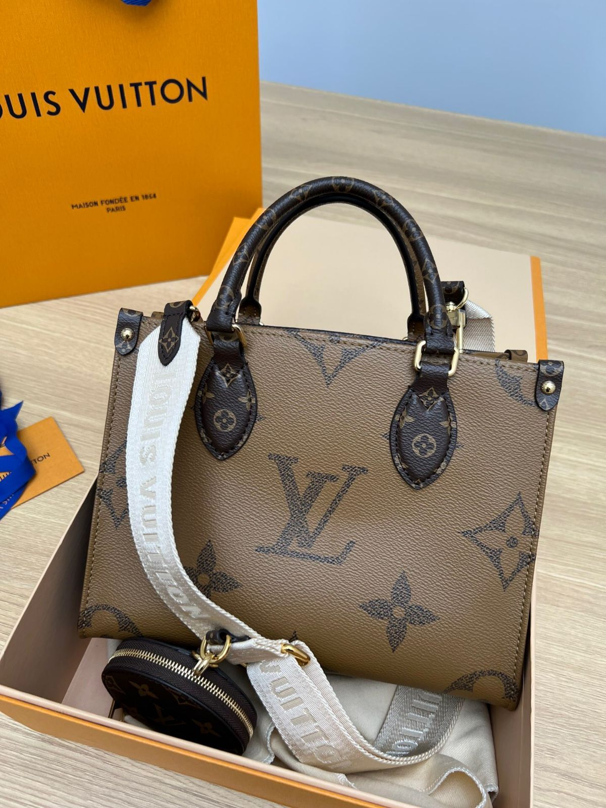 人気！LOUIS VUITTON (ルイヴィトン)オンザゴー PM トートバッグ