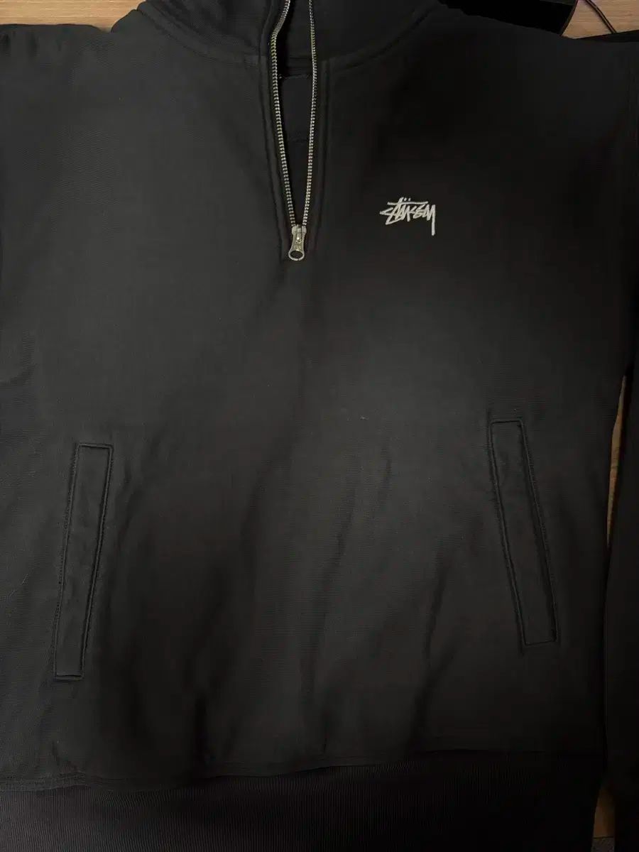 STUSSY(ステューシー) ハーフジップアップ 黒 s