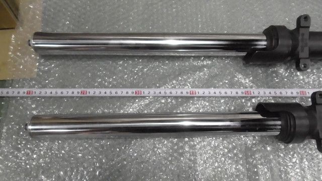 CB400SF VTEC REVO NC42 の フロントフォーク SHOWA 1760489819 BRIGHTFACE_UK