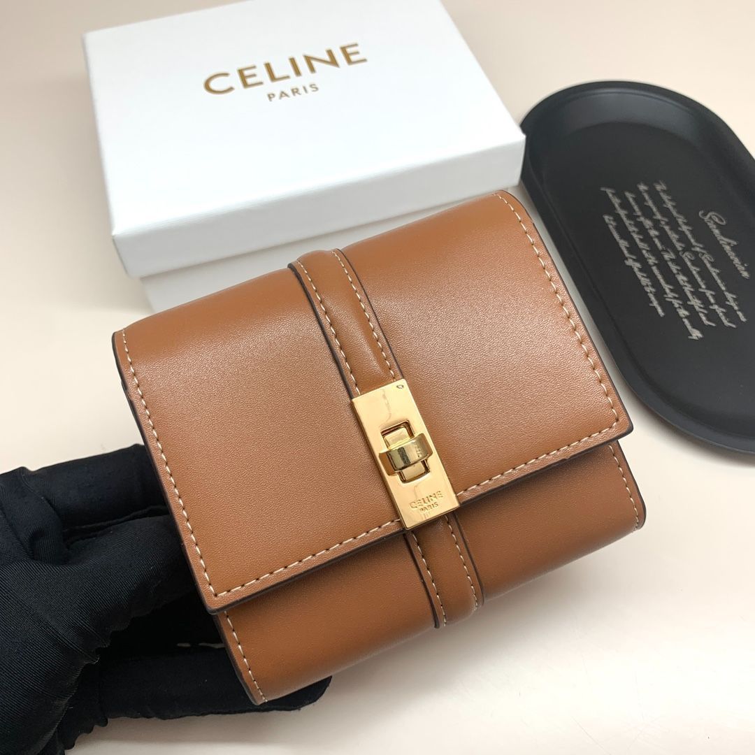 CELINE セリーヌ トリオンフ 三つ折り財布 ターンロック開閉 ブラウン 人気 新品 未使用