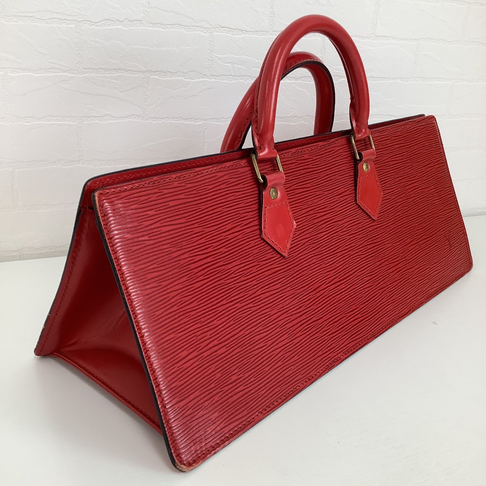 Louis Vuitton エピレザー ハンドバッグ レッド　トライアングル LOUIS VUITTON ルイヴィトン エピ ハンドバッグ 赤