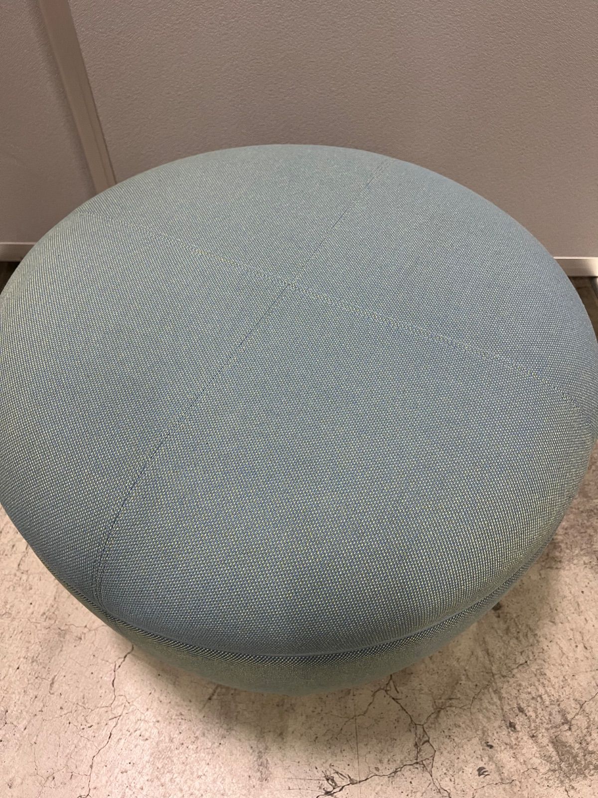 オカムラライブスプーフlives pouf 2020年製