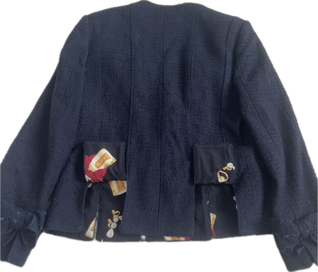 【INGEBORG】インゲボルグ ラムレザー 金ボタン ジャケット INGEBORG 美品 インゲボルグ カメリア 飾りボタン裏 リボン 柄