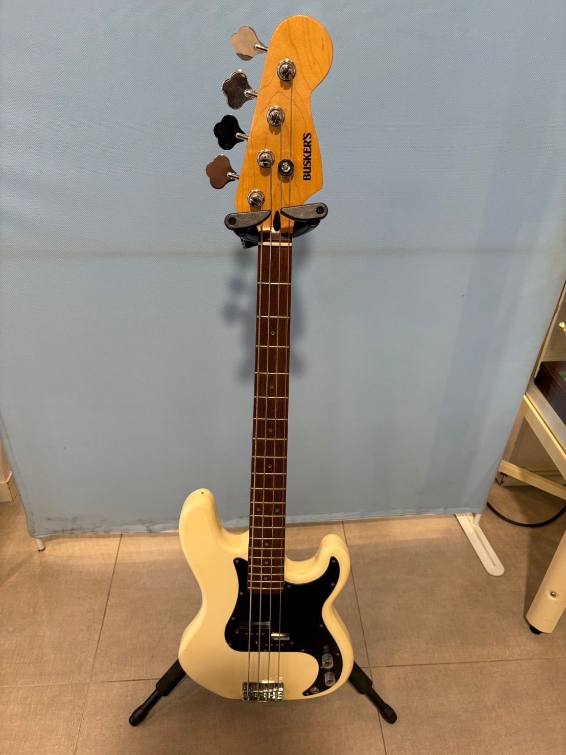 ◇BUSKER's バスカーズ エレキベース 白 BPB ストラップピン欠品