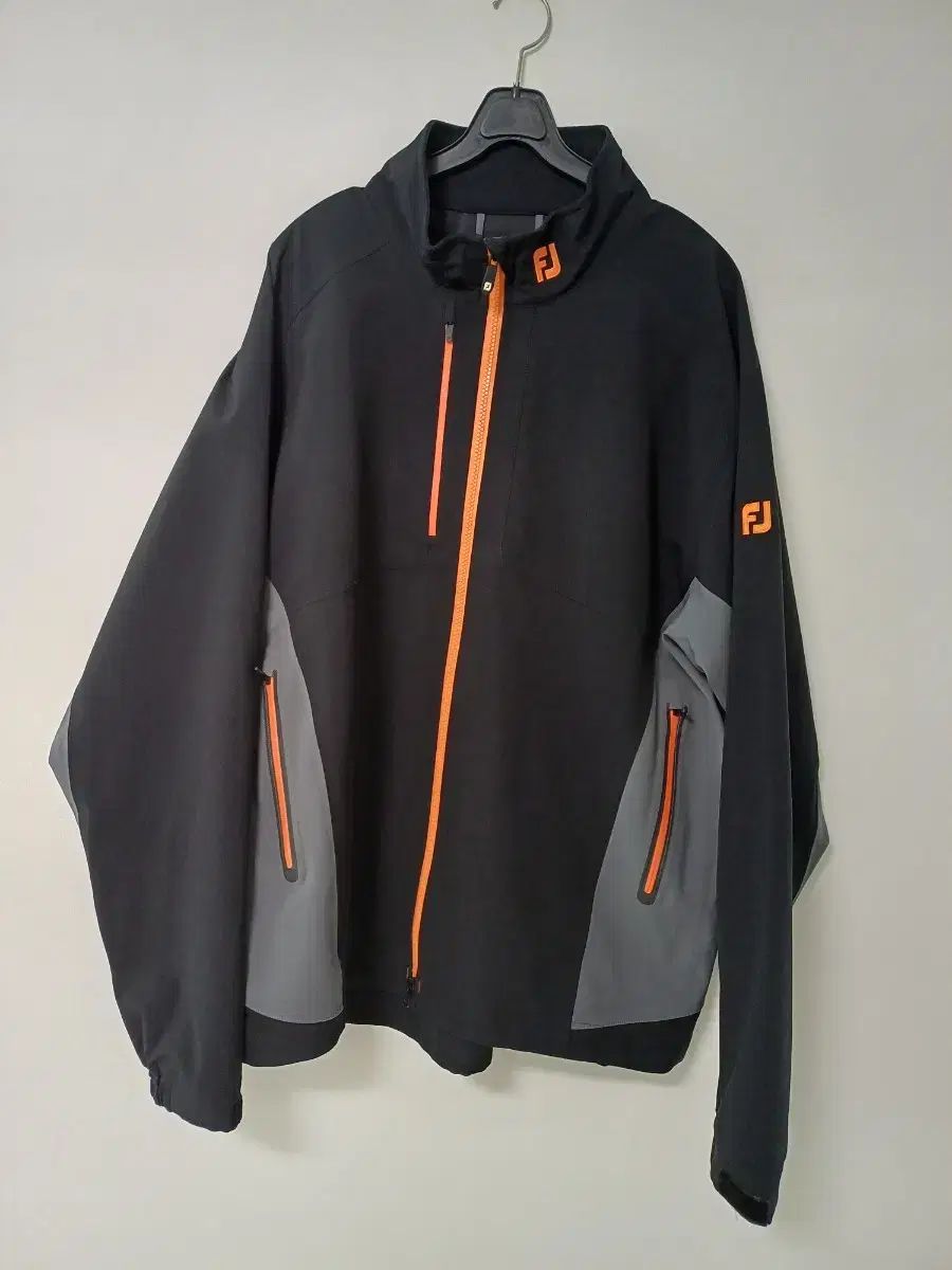 ウィンドブレーカー ストレッチ110