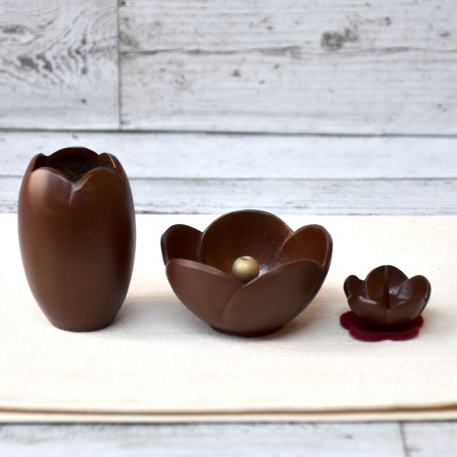 梅の花 ミニ仏具セット 紅色 花立 一輪挿し 火立 燭台 香立 香炉 和雑貨 和小物 プチインテリア 手元供養