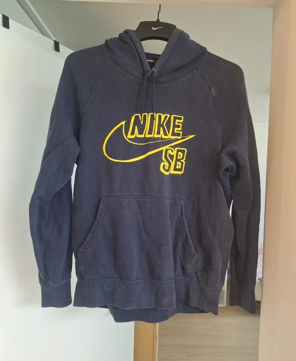 【雷市場（ポンジャン）商品韓国直送】 未使用 Nike(ナイキ） SB 冬 裏起毛 フード付きTシャツ L サイズ （ 100 サイズ) (巻尺写真