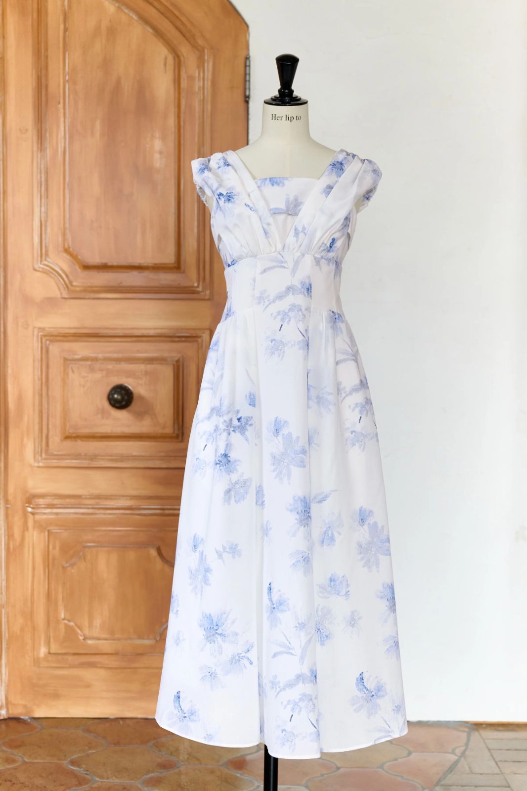 新品未使用 herlipto Amboise Gathered Flare Dress - メルカリ
