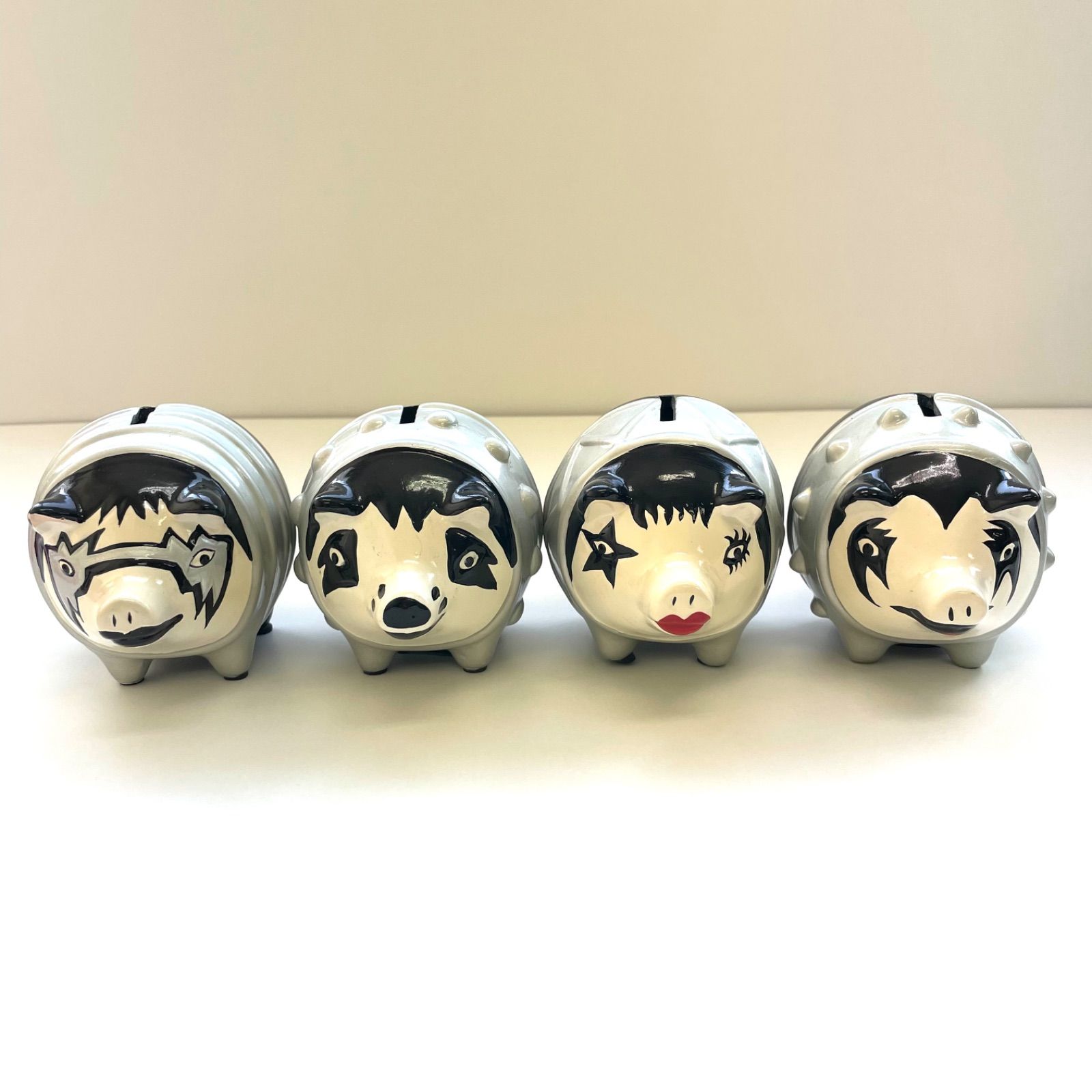 KISS 豚 貯金箱 4体 セット 陶器製 置物 インテリア