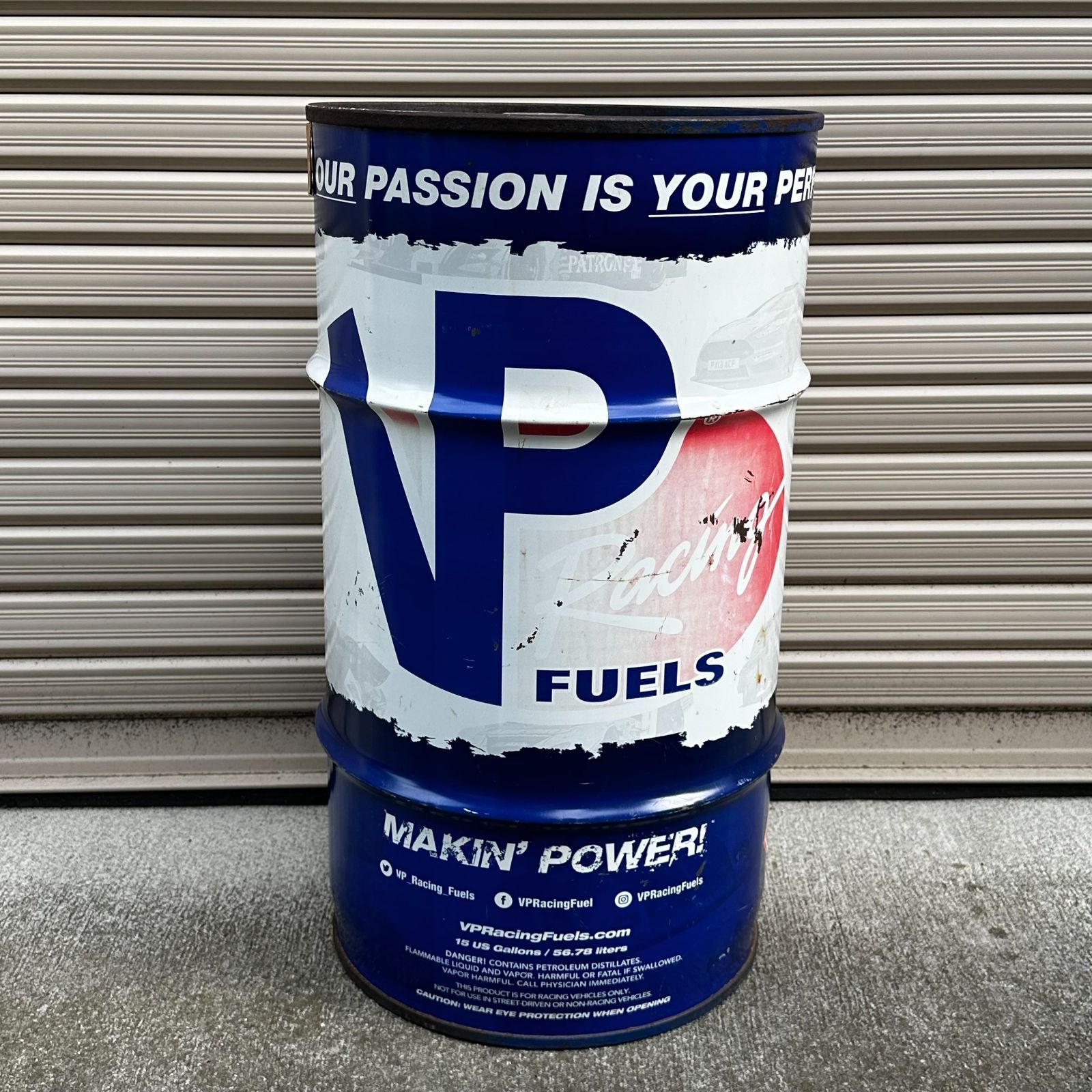 VP Racing Fuelsメタルドラム缶