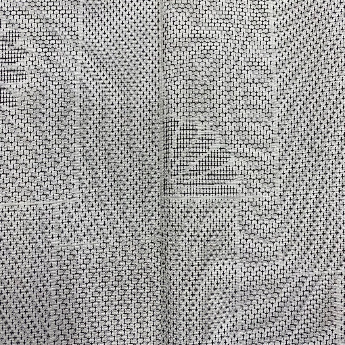 紬 身丈156cm 裄丈61.5cm S 袷 菊 幾何学 灰白 正絹 秀品 【中古  