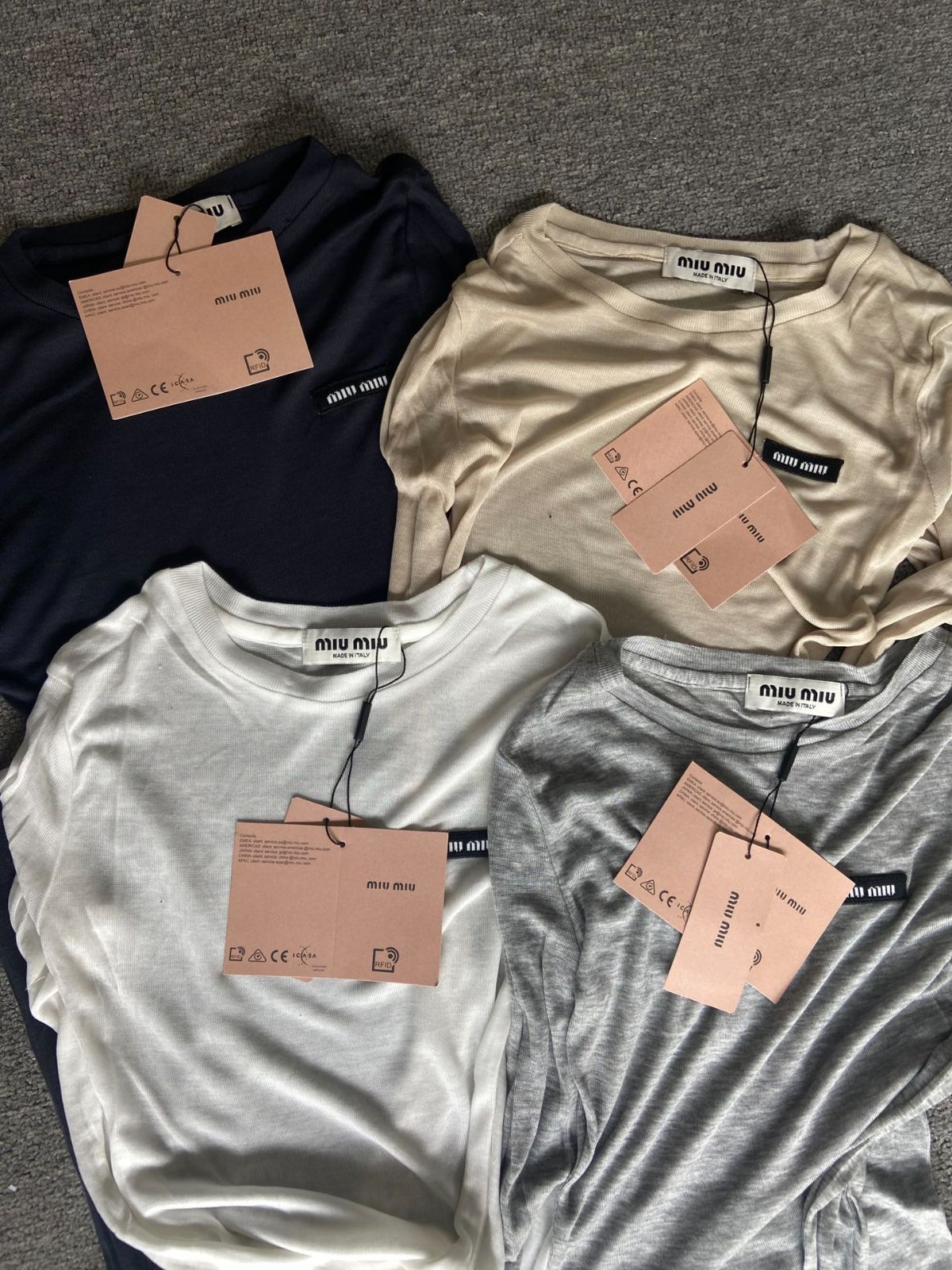 24新しいMiumiuミュー/新しい✓✓✓薄手の日焼け止め長袖女性用T 