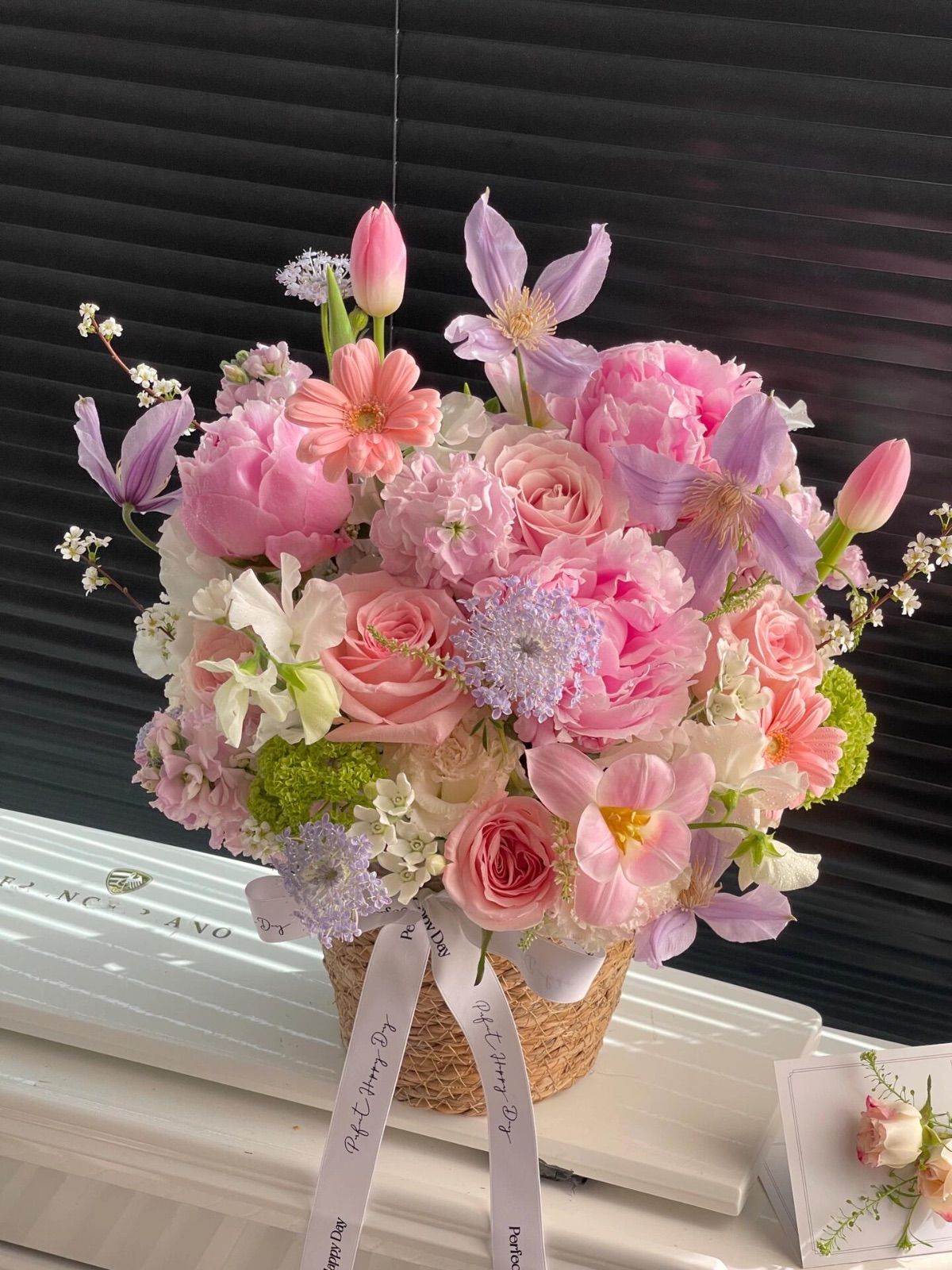 母の日ギフト2025 ピンクと紫の優雅な花束 - 感謝を込めたフラワーアレンジメント