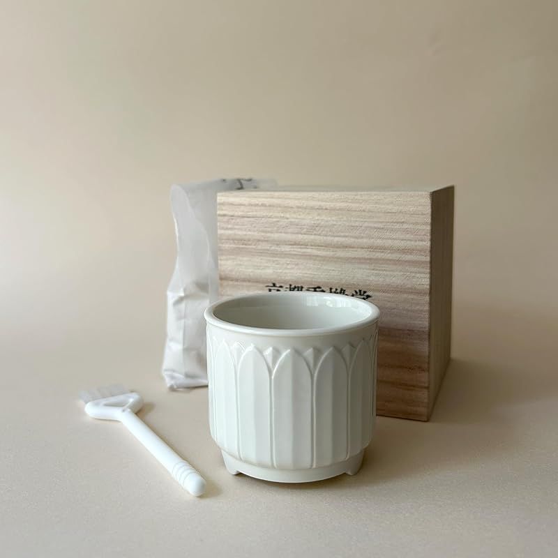 水月蓮花香炉 2寸｜白陶器 4点セット｜ 京都香櫞堂｜仏壇用線香立て 供養具｜モダン仏具 インテリア仏壇｜初盆 盂蘭盆 法要 法事 家庭祭祀にも｜ギフト 長寿祝い 敬老の日 退職祝い お正月 贈答品 0 KANDAIZUMI_COM