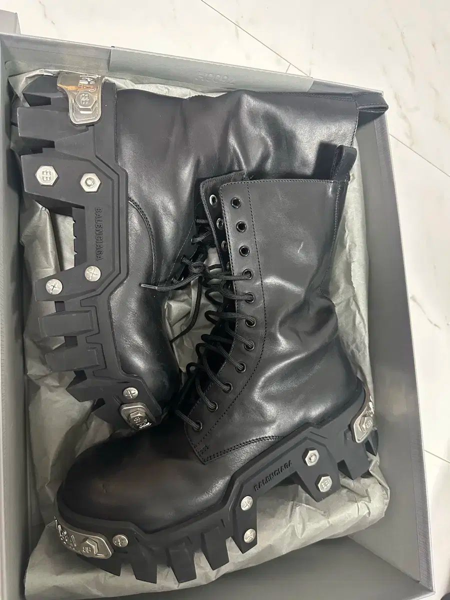 BALENCIAGA HARD BULLDOZER ハードブルドーザー BALENCIAGA HARD BULLDOZER ハードブルドーザー BALENCIAGA HARD