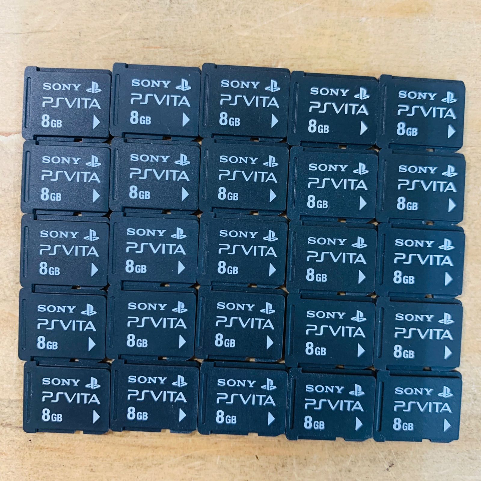 PSVITA おまけに8GBのメモリーカード 512u+ESRnDL._AC_UL210_SR210,