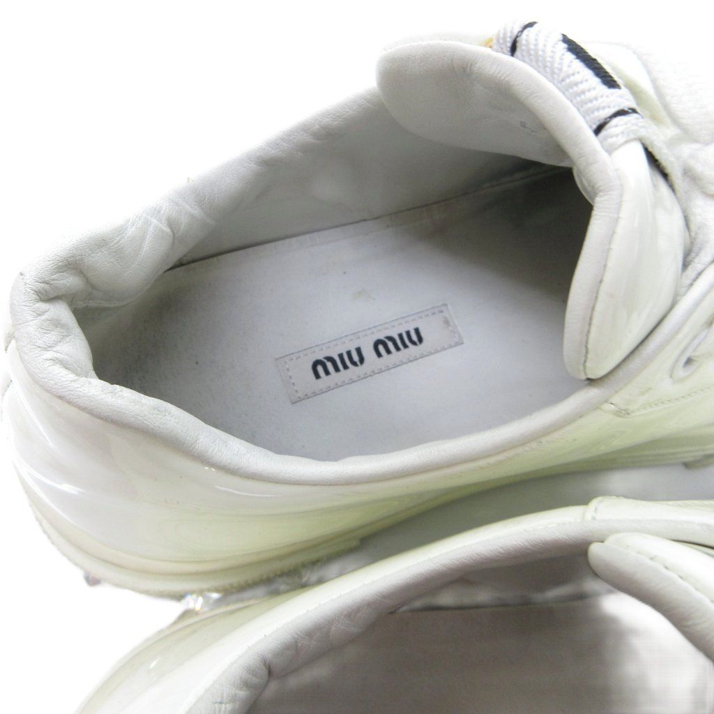 ミュウミュウ miumiu パテントレザー バックビジュー スニーカー ローカット 厚底 白 ホワイト 38 約24cm IBO81 WWW_MORNINGWALKER_COM