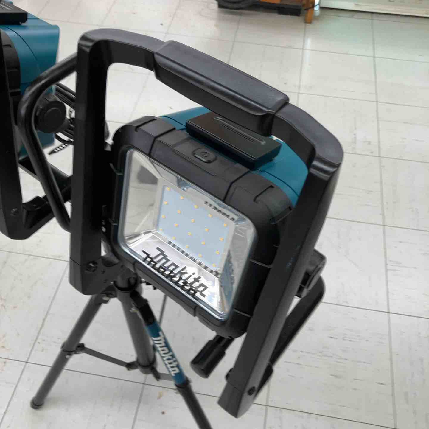 中古品】 マキタ/makita ツインライト＆スタンドセット ML805